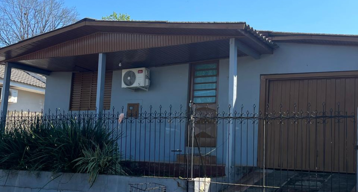 Casa com amplo terreno no bairro Sulina - Rua São Gabriel