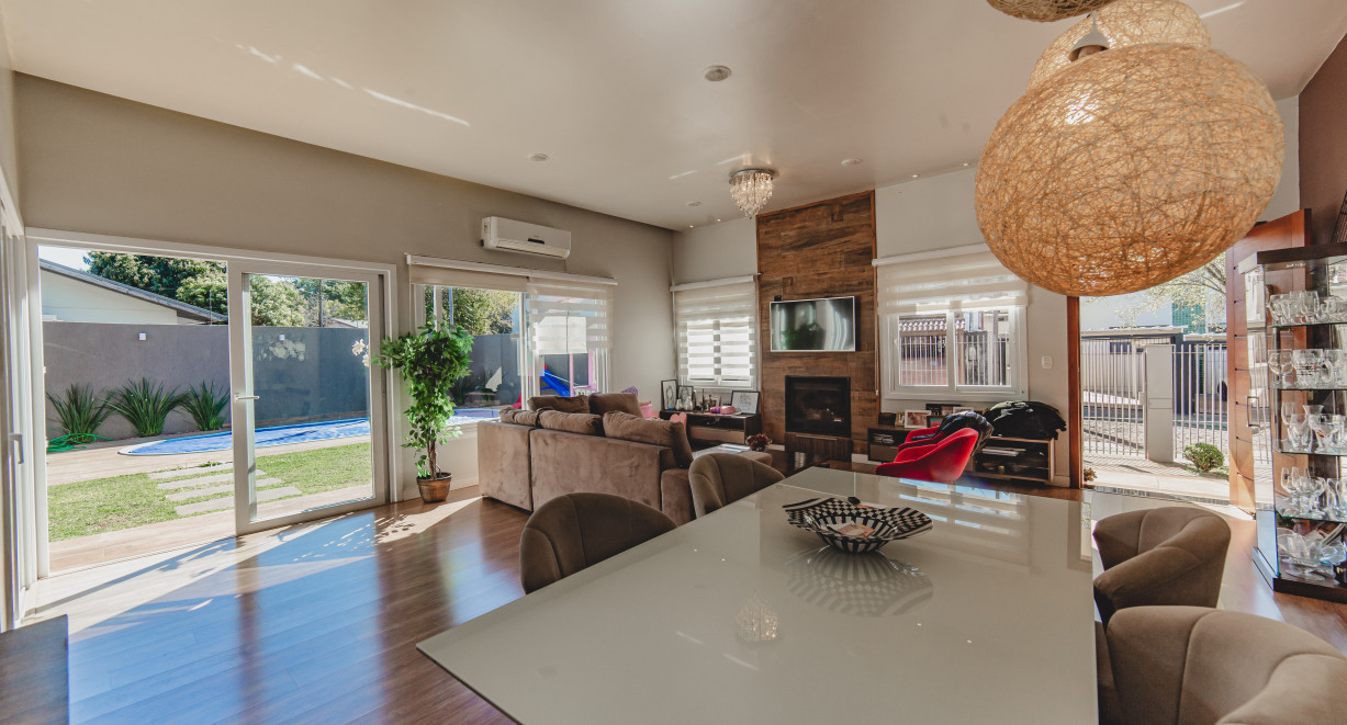 Casa finamente decorada, com ótima localização!! - Rua Augusto Krebs