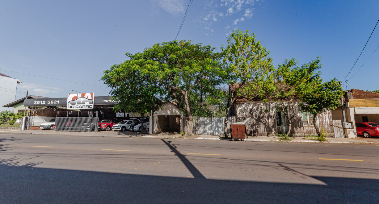 Amplo terreno, com localização em via de grande fluxo. - Rua Santa Rosa