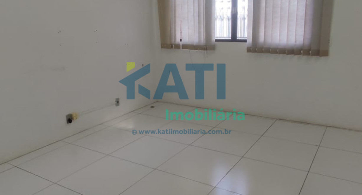 Sala Comercial , em frente Hospital Vida e Saúde - Rua Francisco Timm