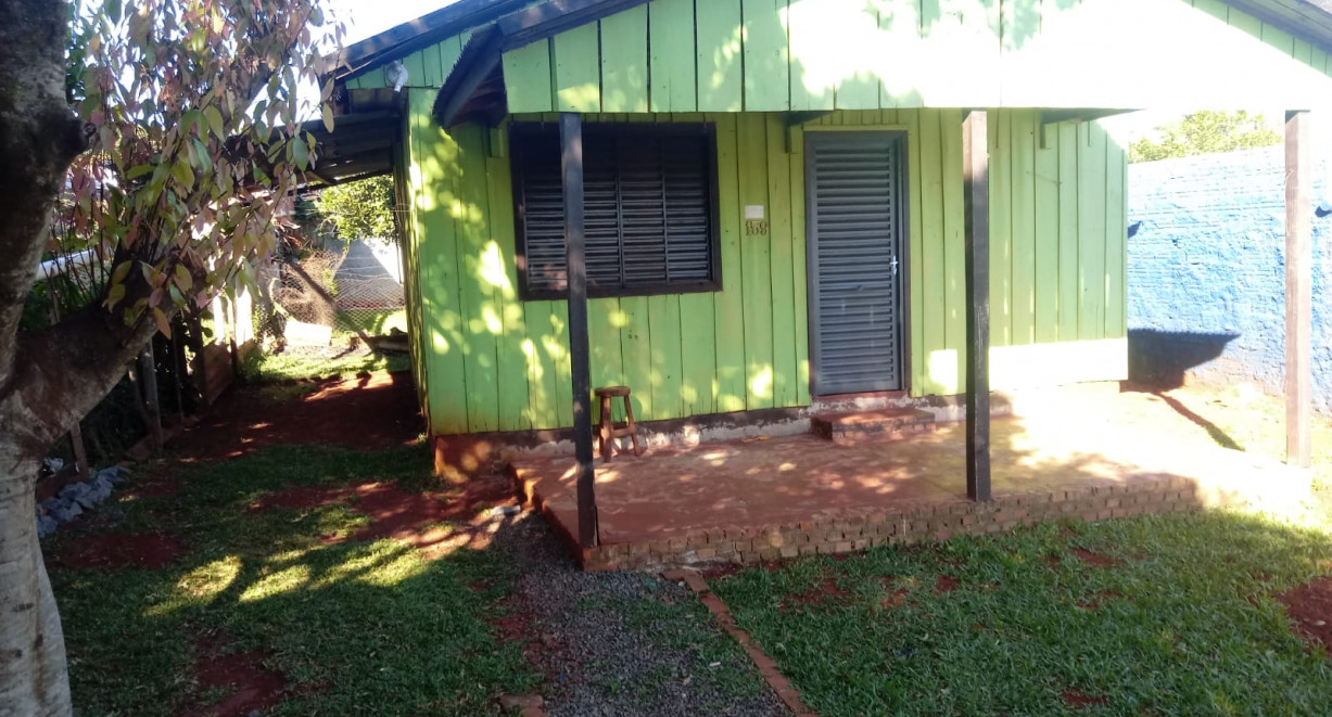 Casa de madeira, terreno com amplo espaço! - Tv. Aurelio Valter