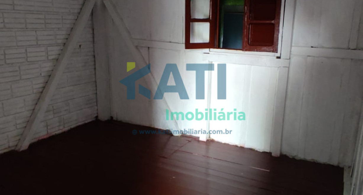 Casa na Sulina, com terreno amplo - Rua Guilherme Kroth