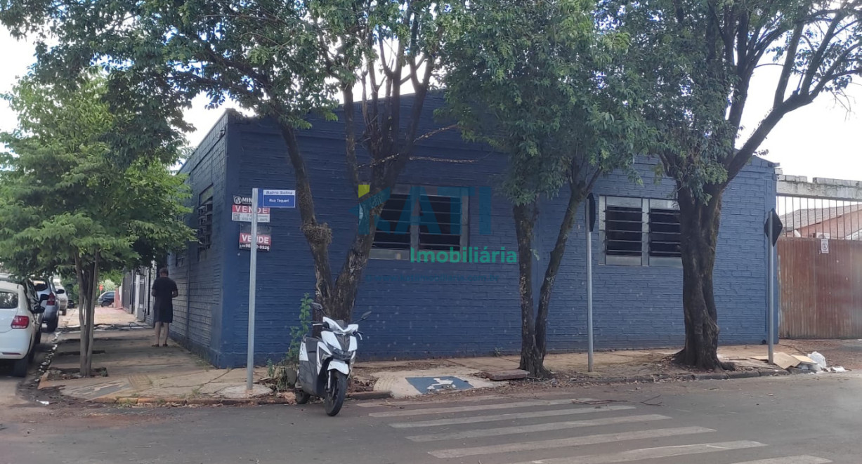Galpão de esquina - Rua Cristóvão Leopoldo Meinerz