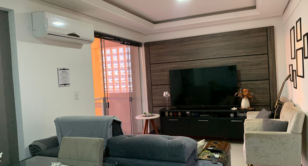 Apartamento à venda no Ed. Dawos - Av Santa Cruz