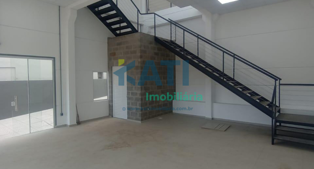 Sala nova com mezanino - Rua Caxias