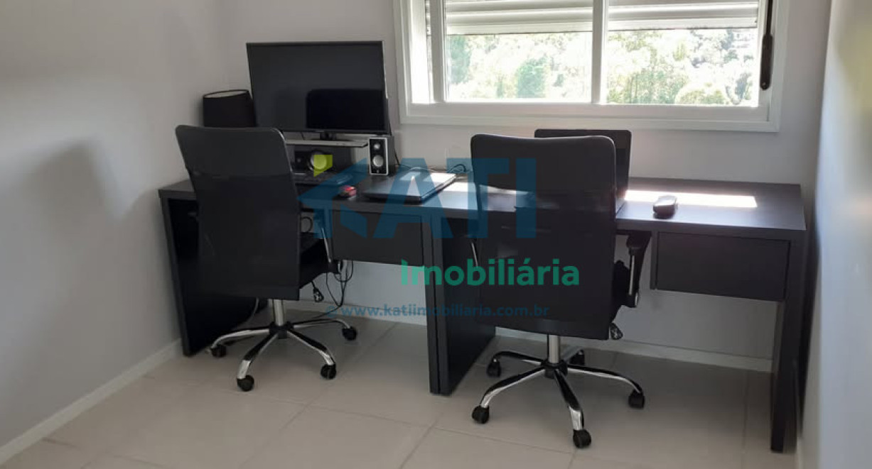 Apartamento mobiliado, ED. Ravena - Rua Cristóvão Leopoldo Meinertz