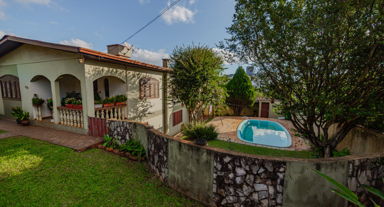 Excelente casa de alvenaria próxima ao centro ! - Rua Castelo Branco