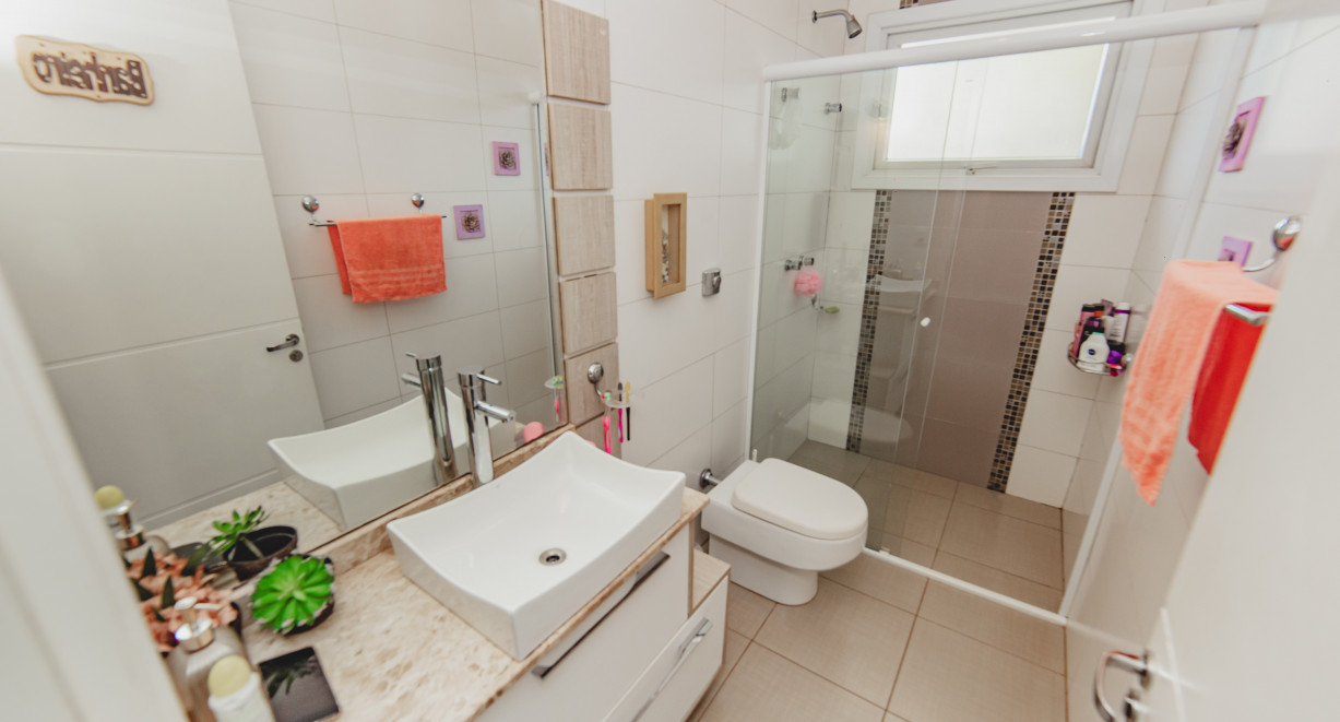 Casa finamente decorada, com ótima localização!! - Rua Augusto Krebs