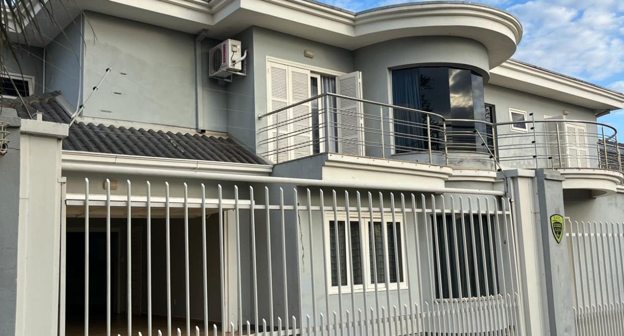 Casa alto padrão - Rua Estanislau Kotlinski