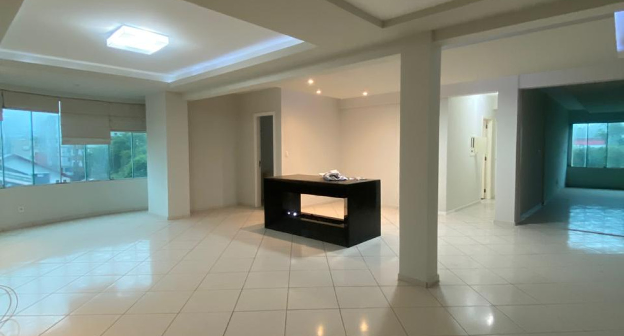 Apartamento no Ed. Amanda em Santa Maria. - Rua João Batista da Cruz Jobim