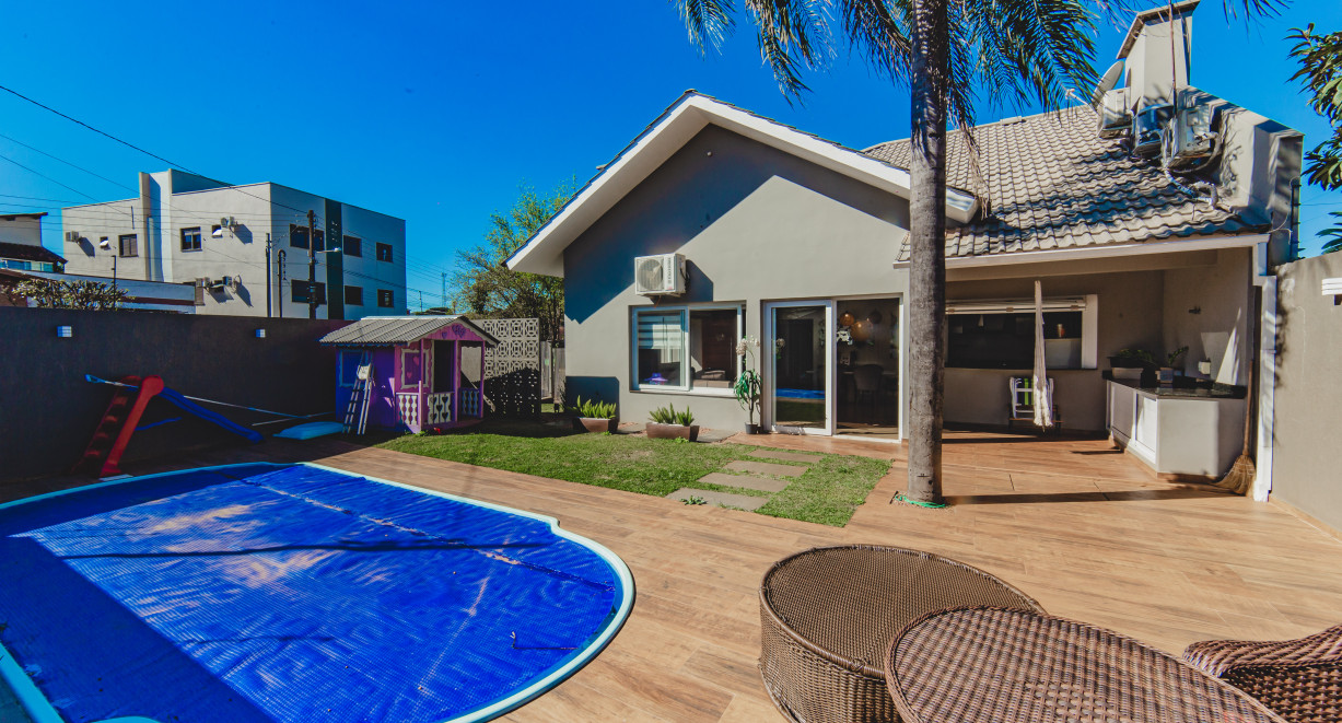 Casa finamente decorada, com ótima localização!! - Rua Augusto Krebs