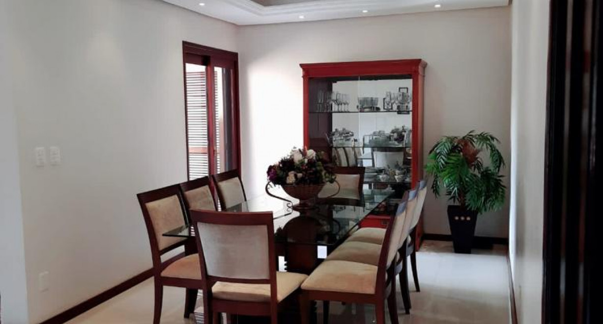 Residência  alto padrão, Bairro Novo Horizonte. - Rua Inês Perini