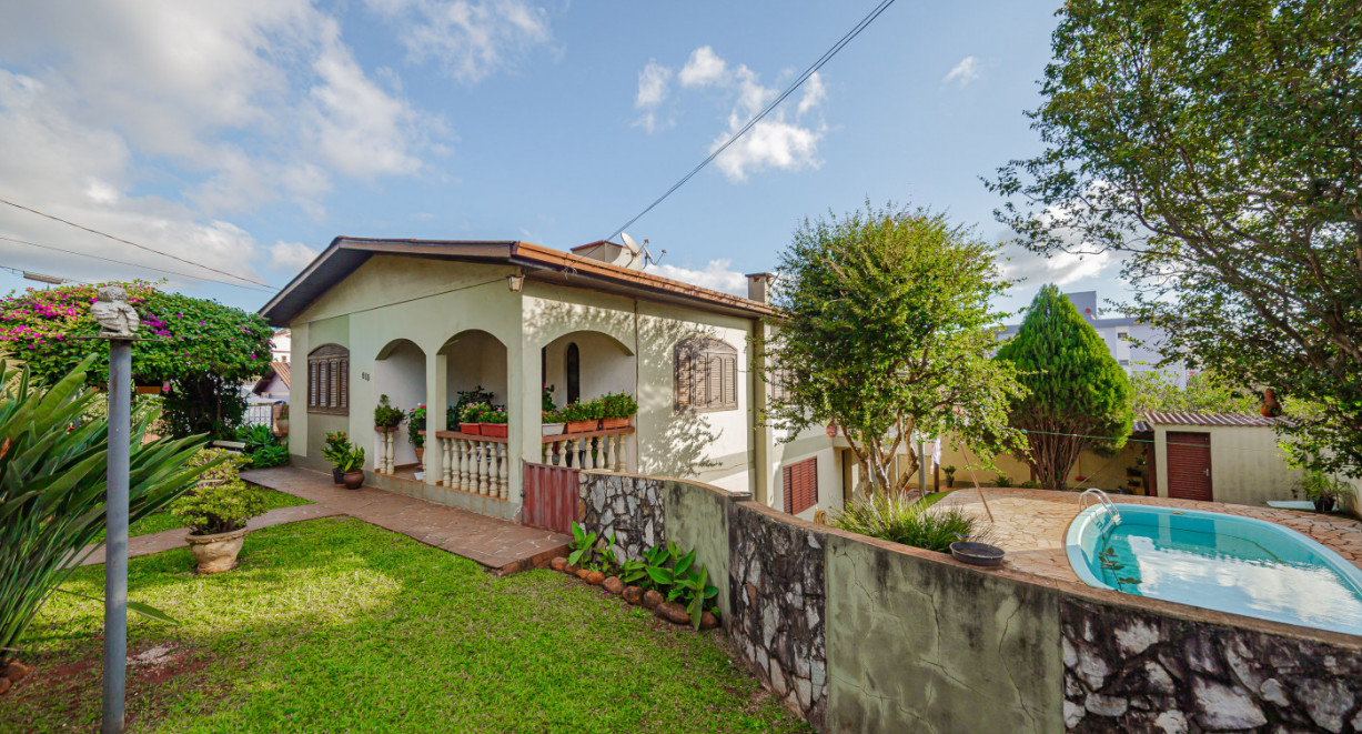 Excelente casa de alvenaria próxima ao centro ! - Rua Castelo Branco