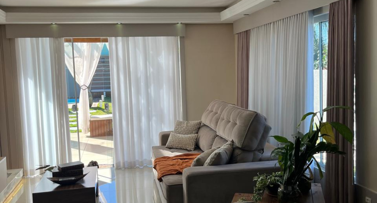 Casa com piscina no bairro Sulina - Rua Itajaí