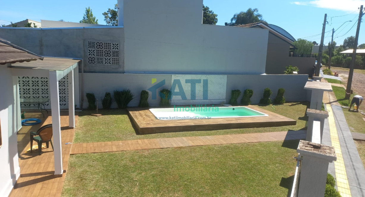Casa com piscina no Bairro São Francisco - Rua Padre Eduardo Bogo