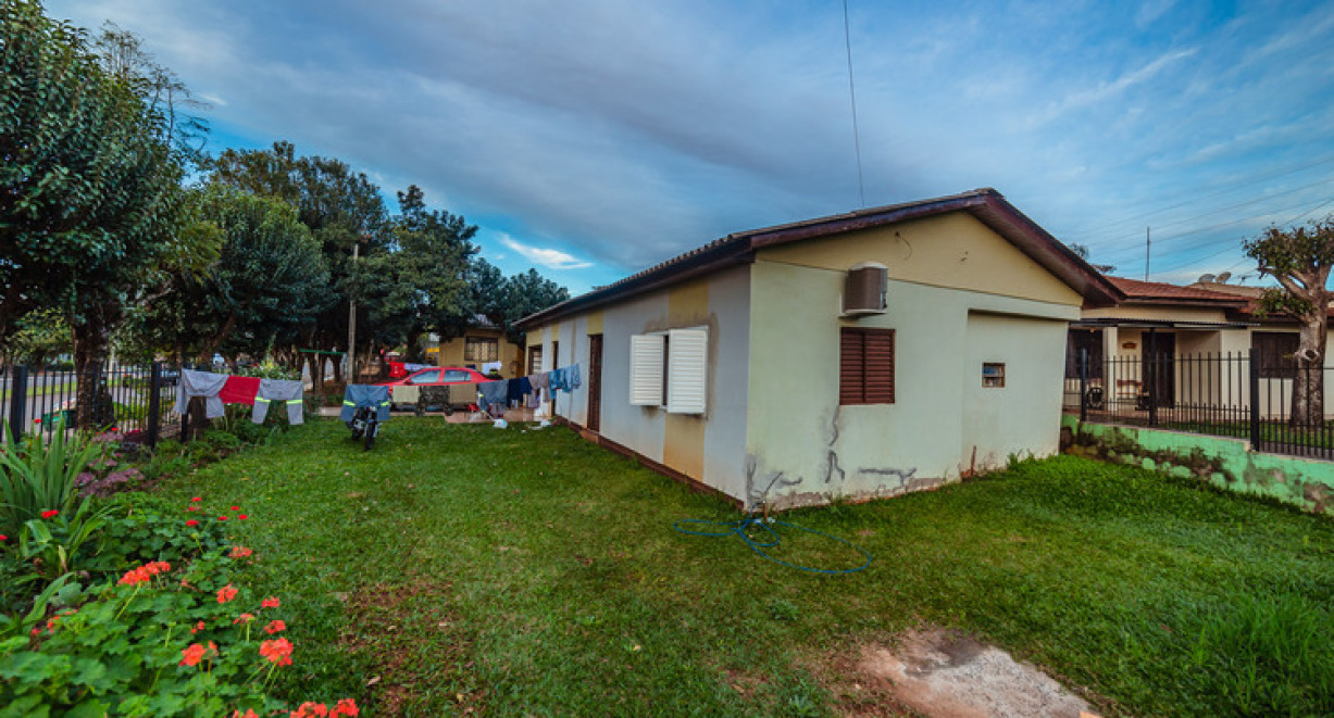 Casa de esquina com potencial de valorização - Rua Pedro Schwerz, Esq. Tarquino de Oliveira