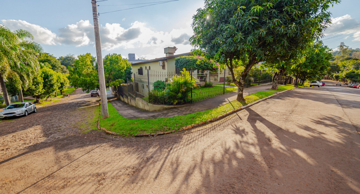 Excelente casa de alvenaria próxima ao centro ! - Rua Castelo Branco