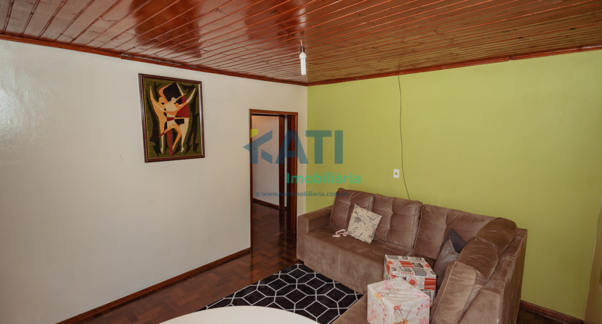 Casa de alvenaria com dois pisos - Rua José Lavarda