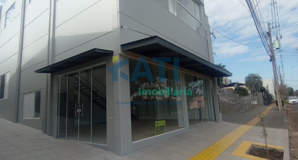 Sala nova com mezanino - Rua Caxias