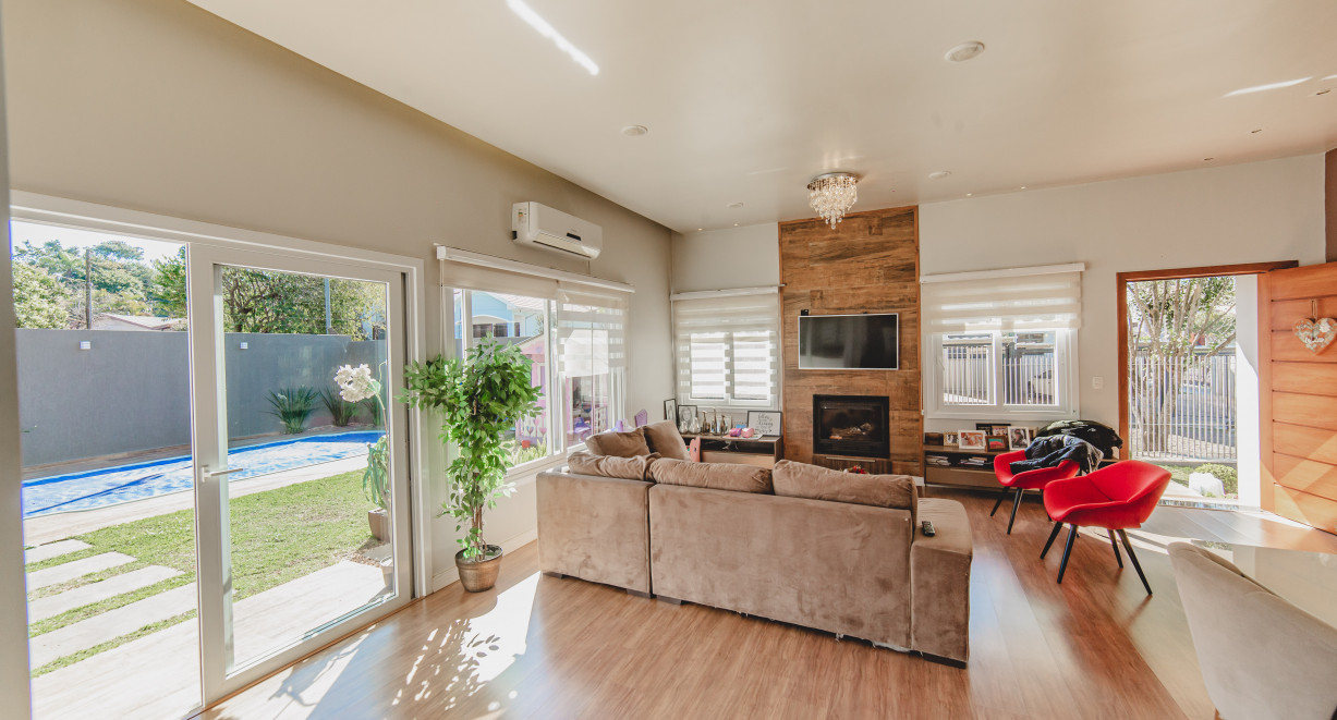 Casa finamente decorada, com ótima localização!! - Rua Augusto Krebs