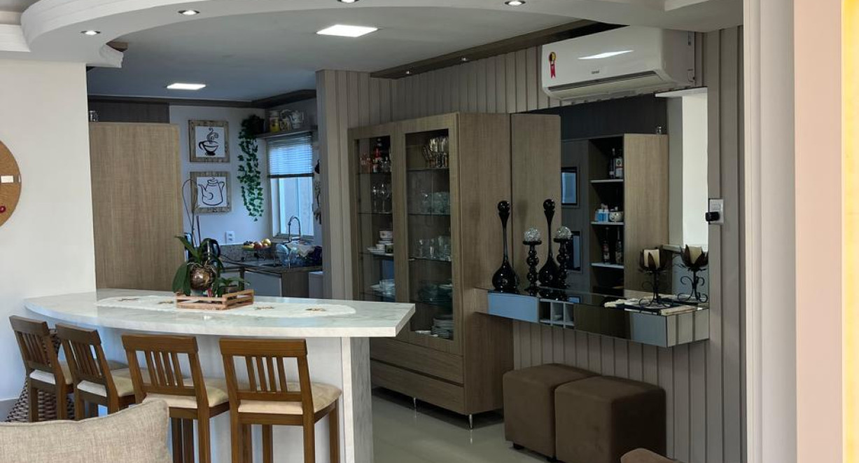 Casa com piscina no bairro Sulina - Rua Itajaí