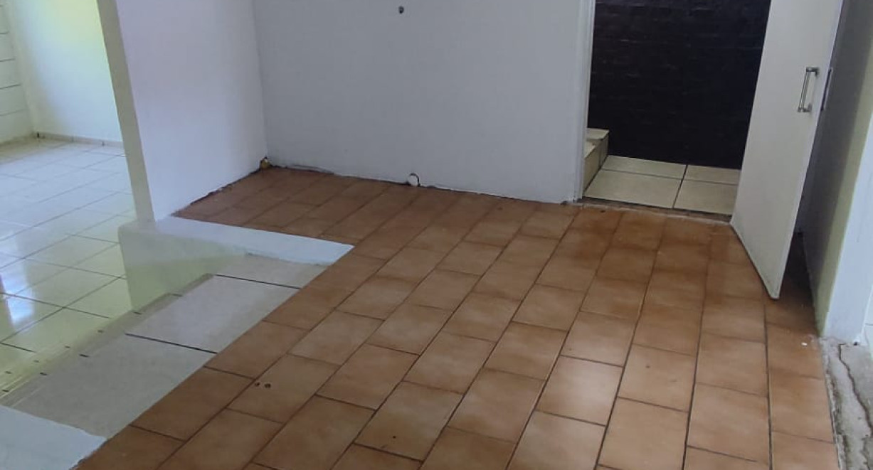 Casa para  venda no bairro Glória - Rua Apolo