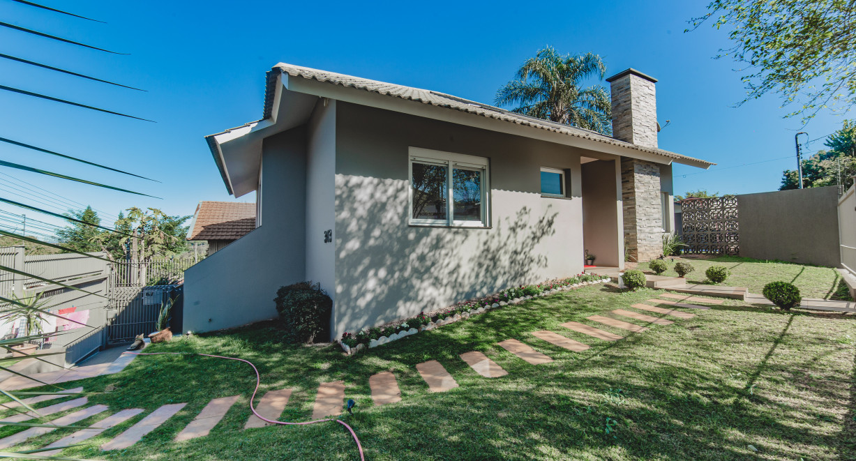 Casa finamente decorada, com ótima localização!! - Rua Augusto Krebs