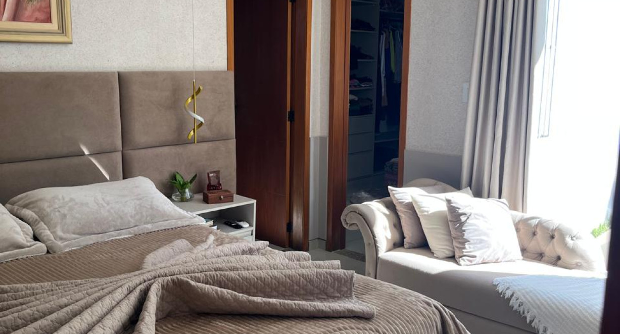 Casa com piscina no bairro Sulina - Rua Itajaí