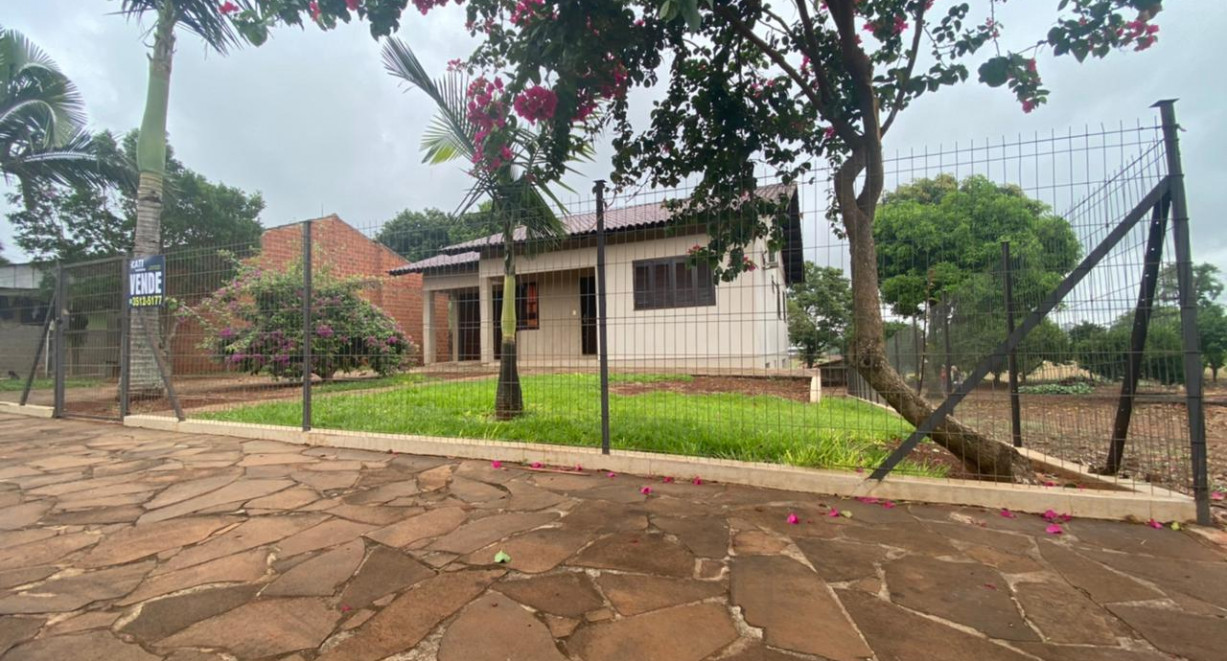 Casa com área de terra Bairro Cruzeiro - Rua Joaquim Rodrigues