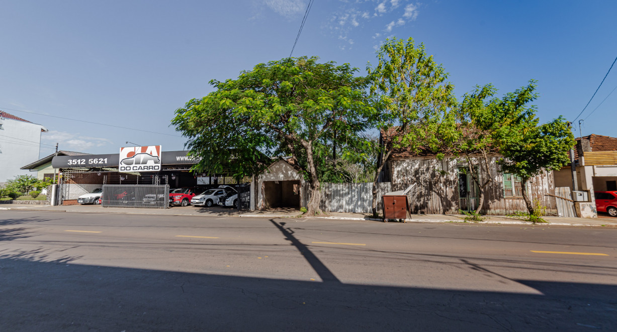 Amplo terreno, com localização em via de grande fluxo. - Rua Santa Rosa