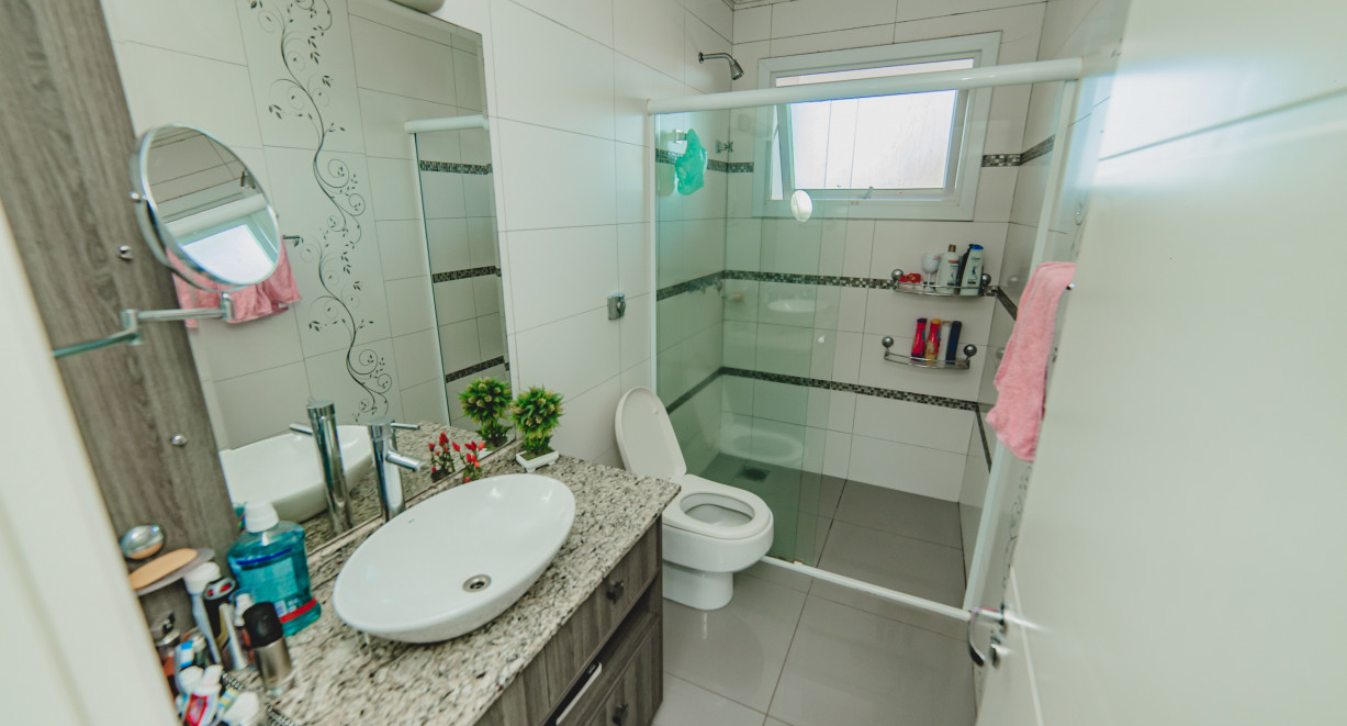 Casa finamente decorada, com ótima localização!! - Rua Augusto Krebs