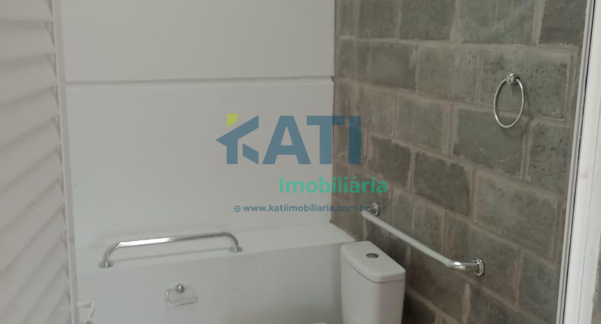 Sala nova com mezanino - Rua Caxias