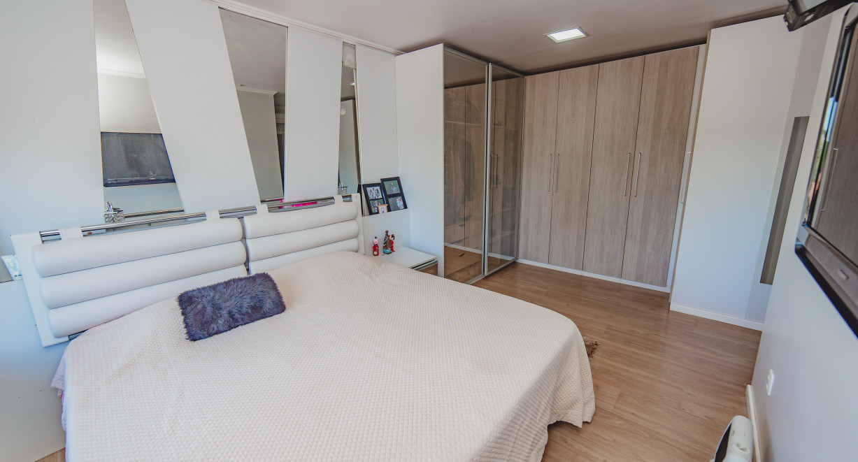 Casa finamente decorada, com ótima localização!! - Rua Augusto Krebs