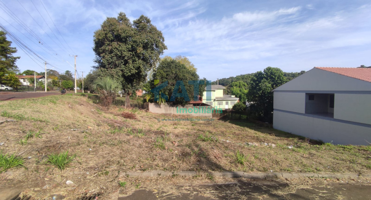 Terreno de esquina no Bairro Polivalente - Rua General Osório