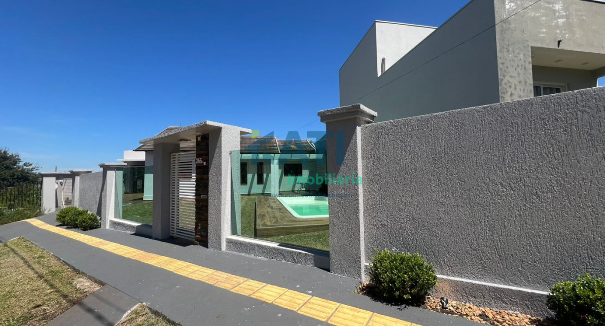 Casa com piscina no Bairro São Francisco - Rua Padre Eduardo Bogo