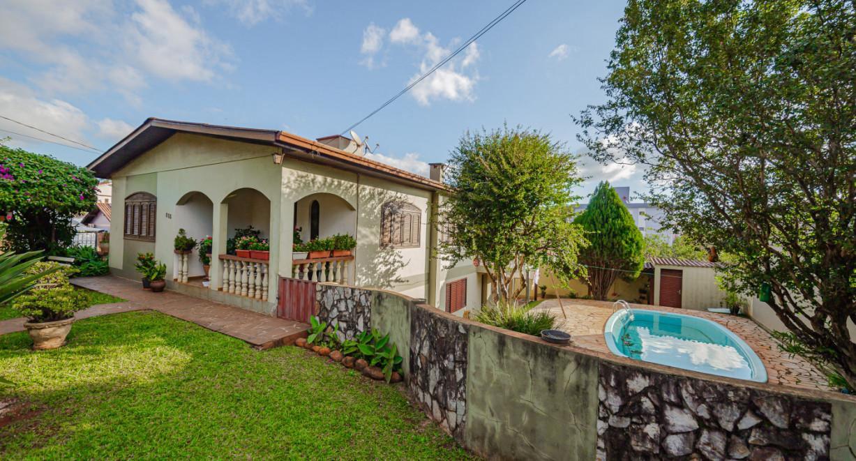 Excelente casa de alvenaria próxima ao centro ! - Rua Castelo Branco