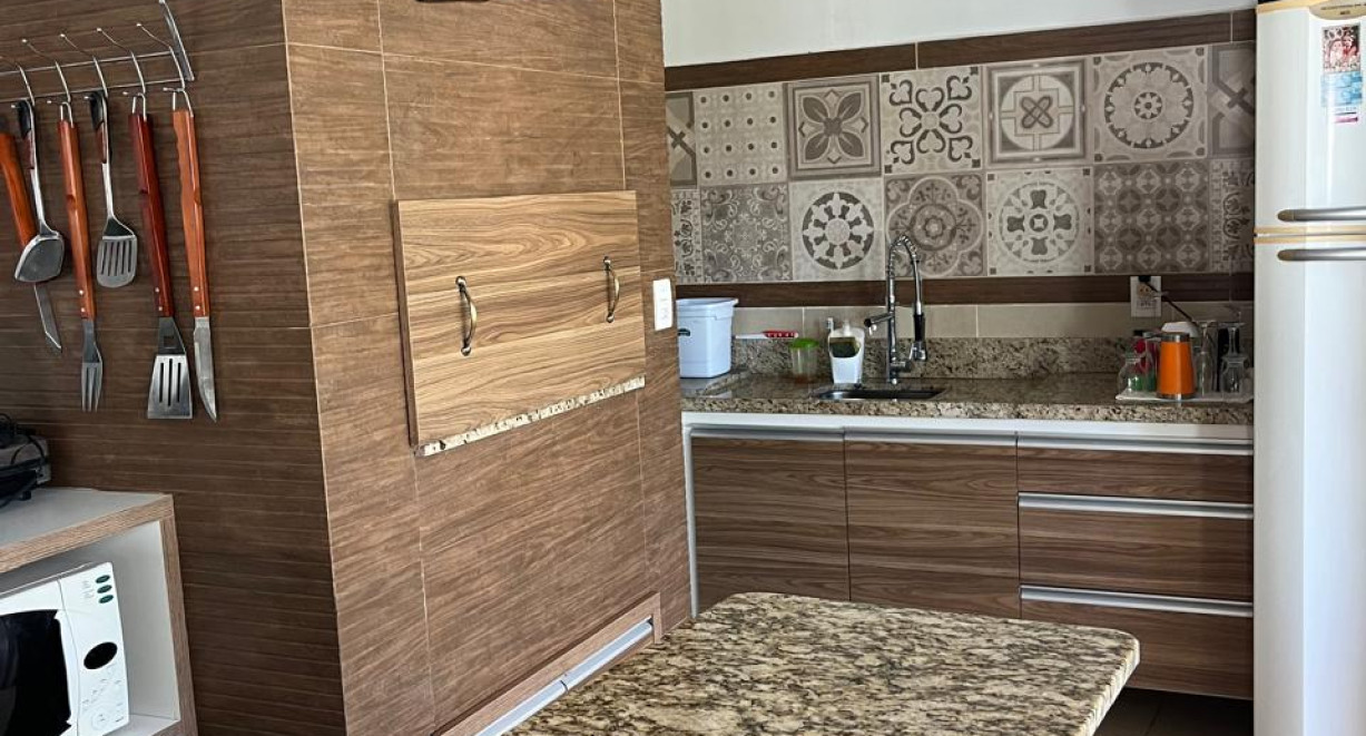 Casa com piscina no bairro Sulina - Rua Itajaí