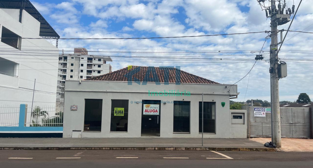 Sala térrea, com vitrine - Rua Dr. Francisco Timm