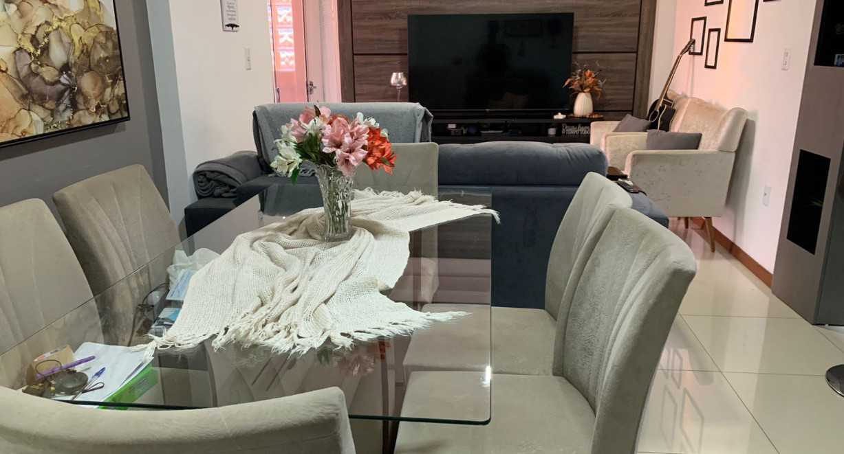 Apartamento à venda no Ed. Dawos - Av Santa Cruz