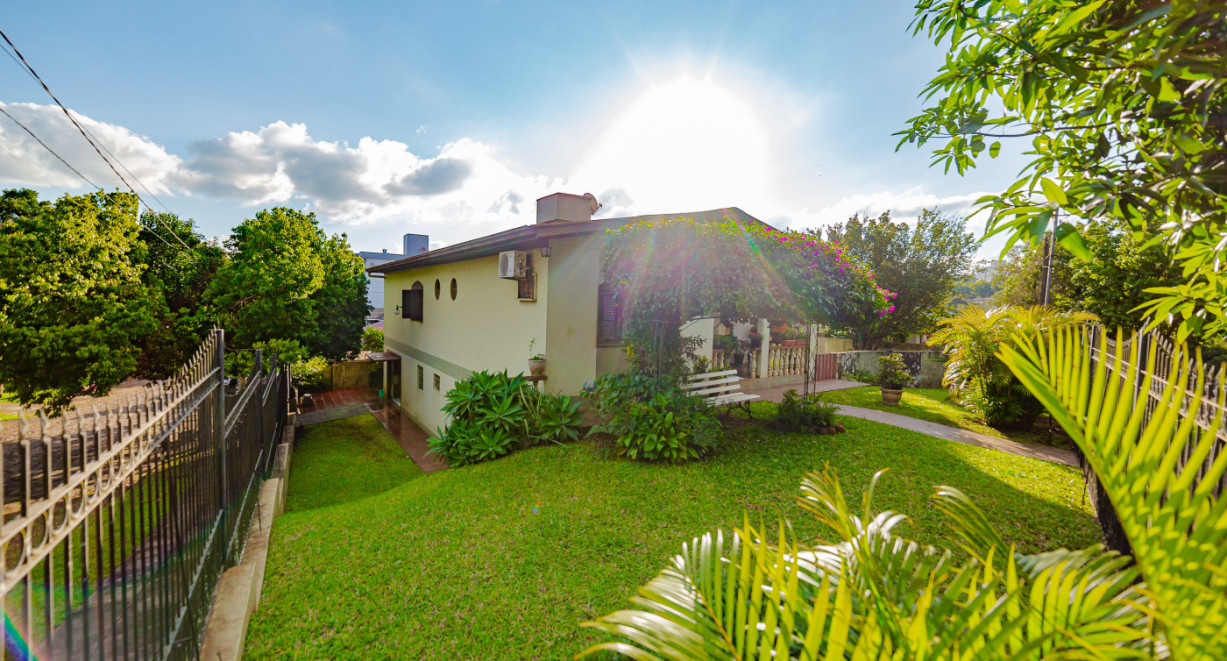 Excelente casa de alvenaria próxima ao centro ! - Rua Castelo Branco