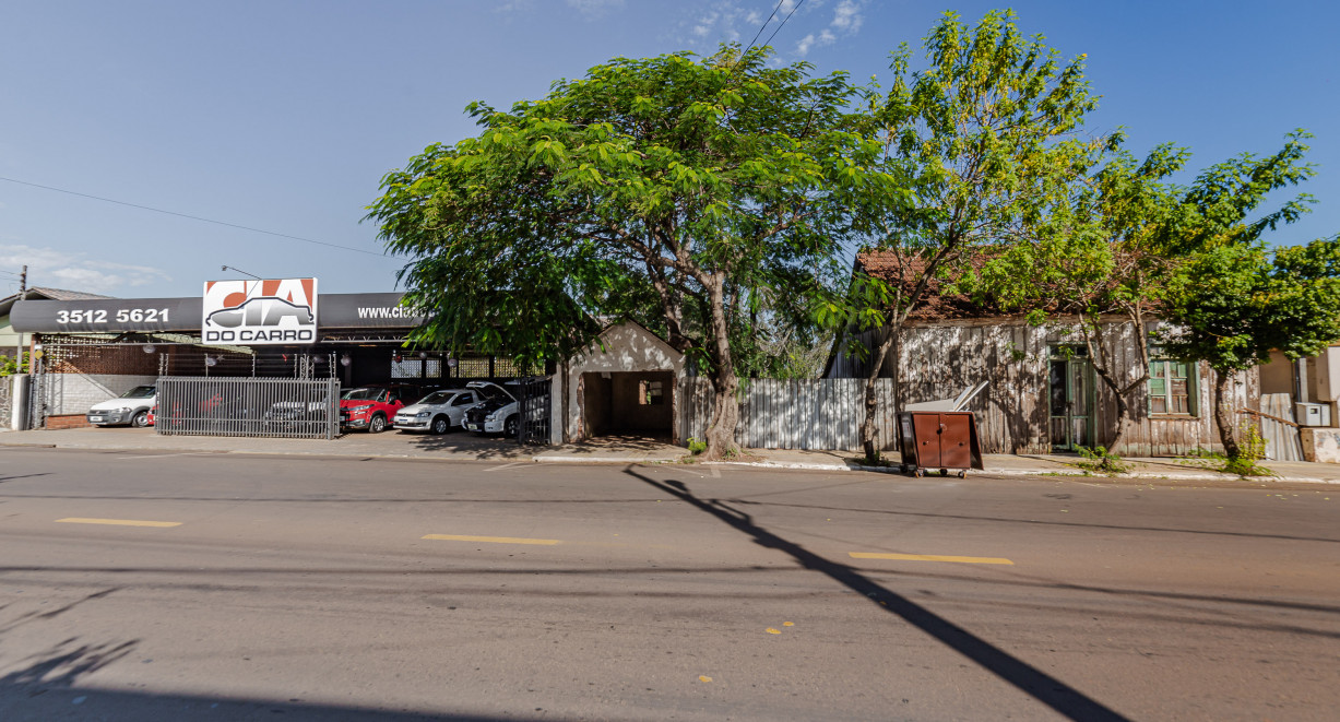 Amplo terreno, com localização em via de grande fluxo. - Rua Santa Rosa