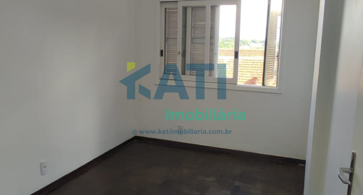 Apto amplo com sacada - Av. Tuparendi