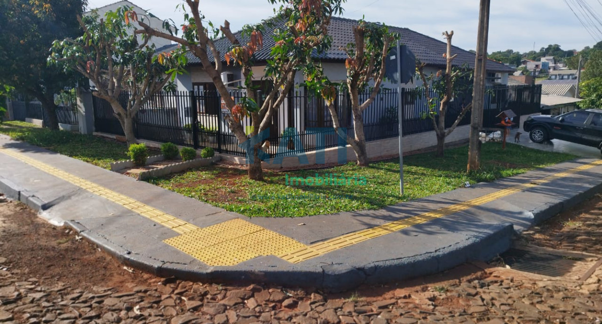 Casa de esquina, Bairro Cruzeiro - Av. Fermino de Paula