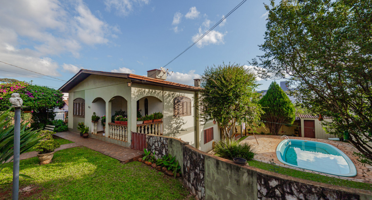 Excelente casa de alvenaria próxima ao centro ! - Rua Castelo Branco