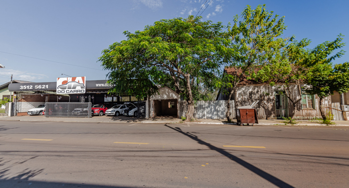 Amplo terreno, com localização em via de grande fluxo. - Rua Santa Rosa