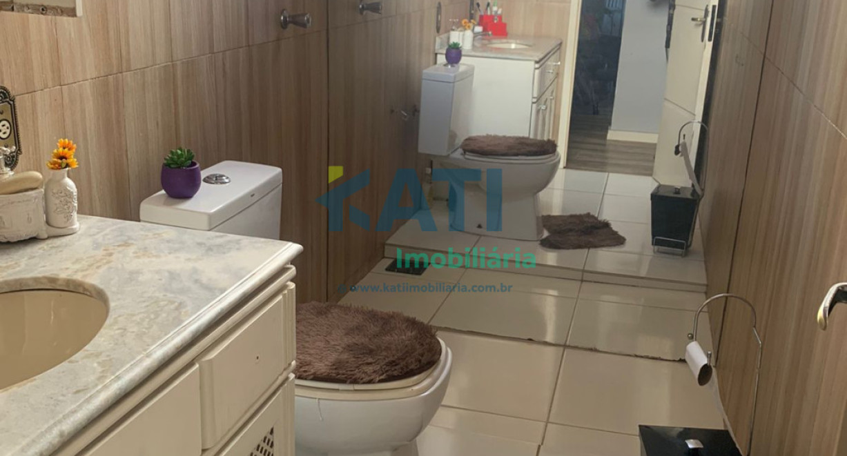 Casa e sala comercial - Rua Santa Rosa