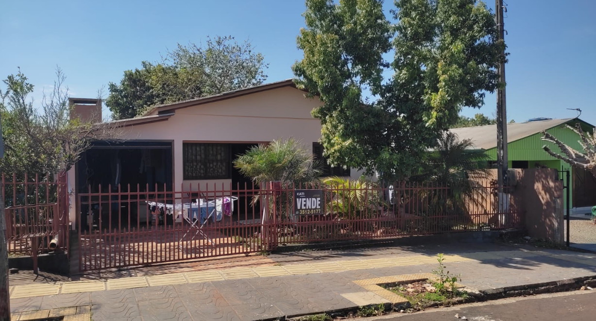 Terreno com 2 casas na Sulina - Rua Taquari