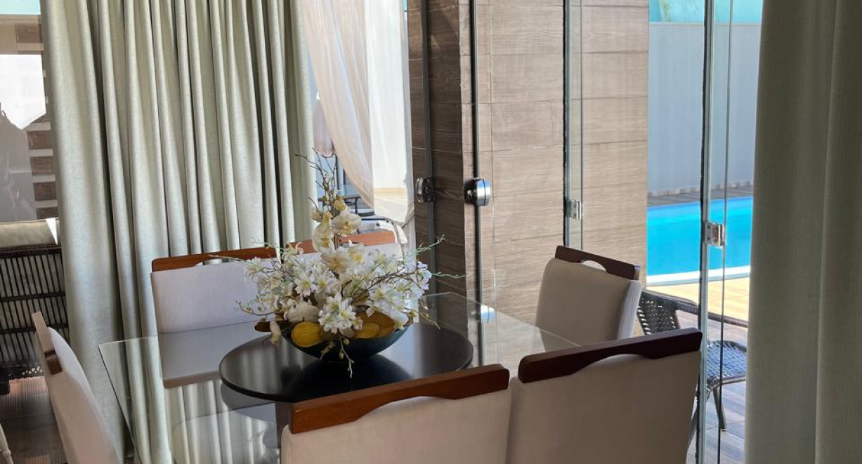 Casa com piscina no bairro Sulina - Rua Itajaí