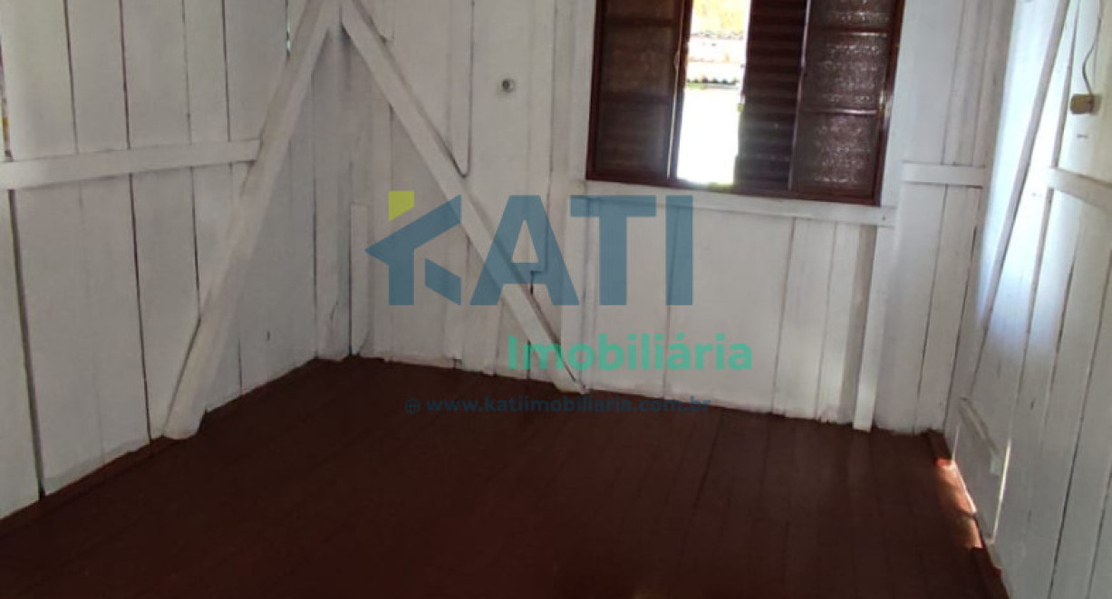 Casa na Sulina, com terreno amplo - Rua Guilherme Kroth