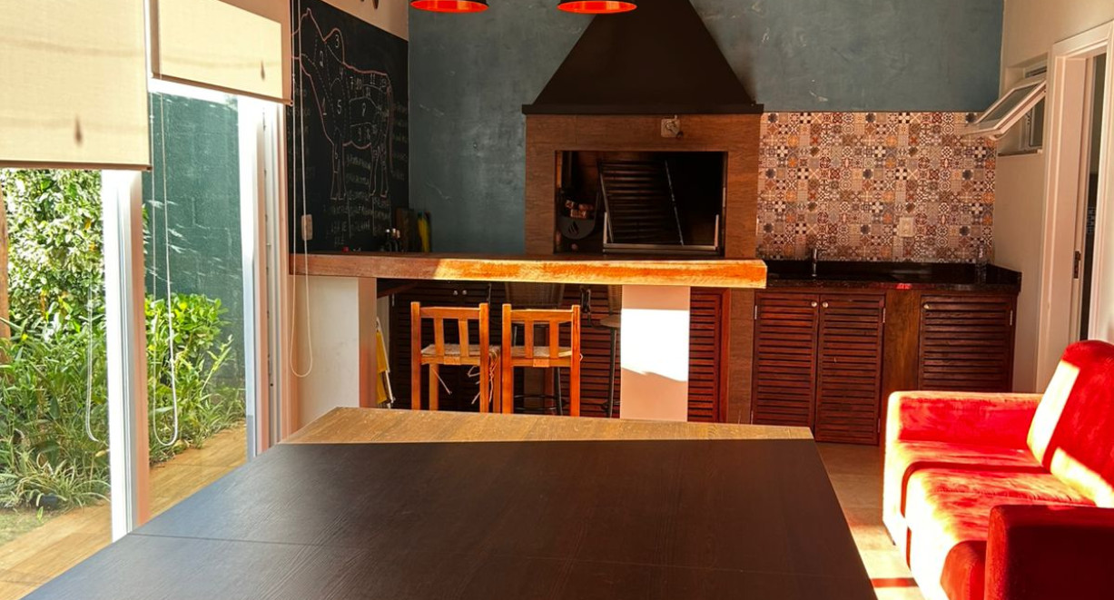 Casa de esquina alto padrão - Rua Barão do Rio Branco